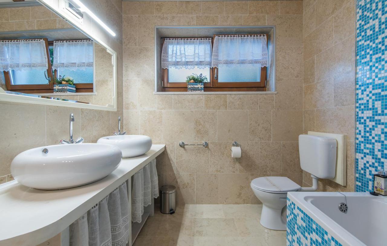 Family Villa Lipica with private pool&jacuzzi Pazin Esterno foto