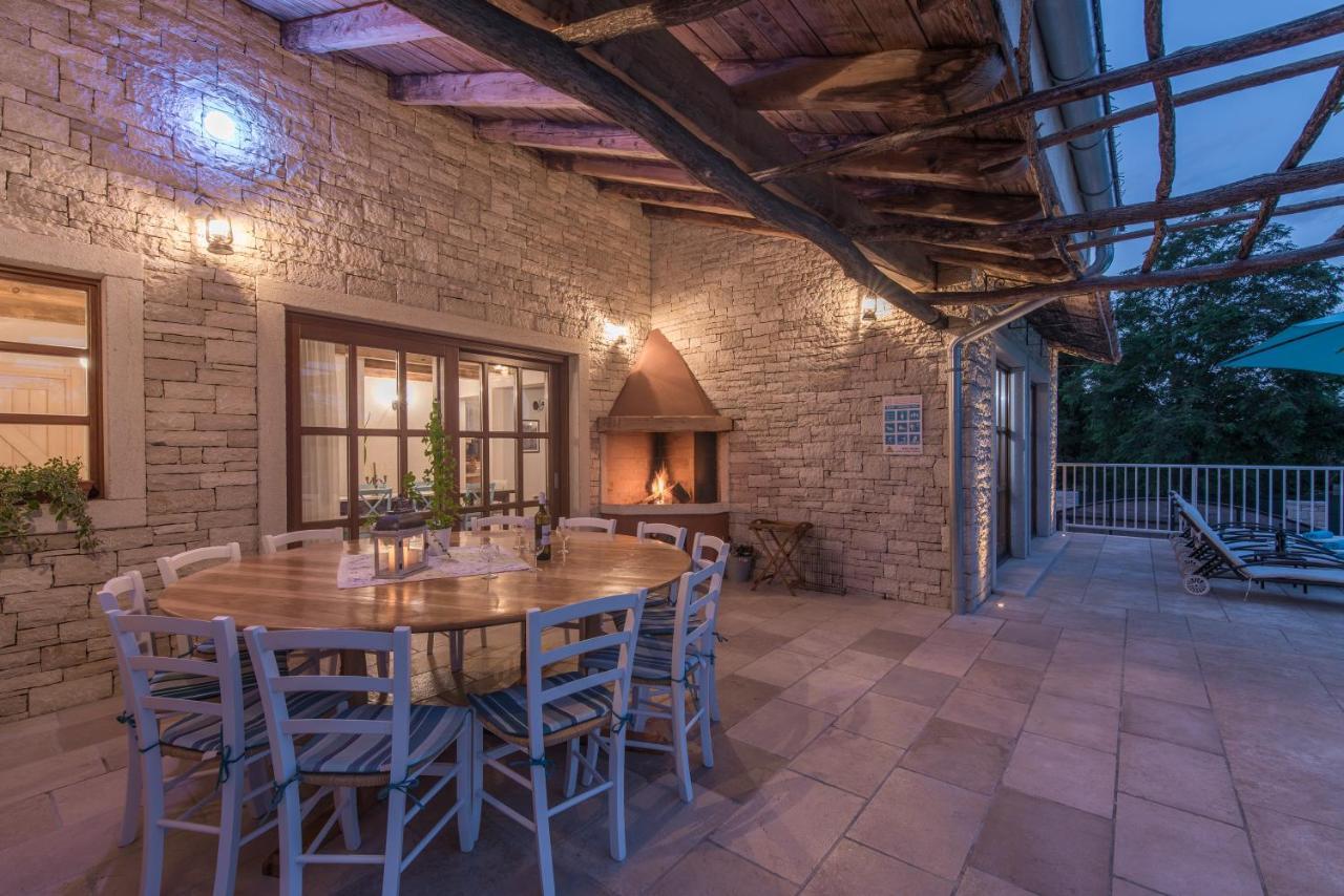 Family Villa Lipica with private pool&jacuzzi Pazin Esterno foto