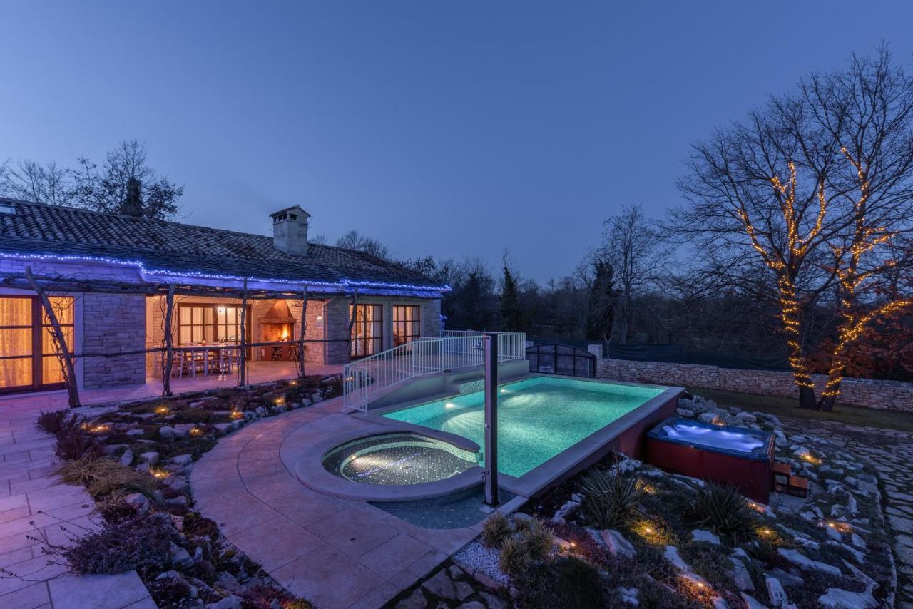 Family Villa Lipica with private pool&jacuzzi Pazin Esterno foto