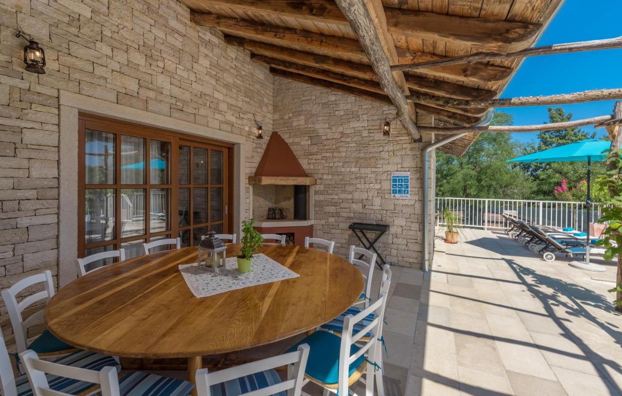 Family Villa Lipica with private pool&jacuzzi Pazin Esterno foto