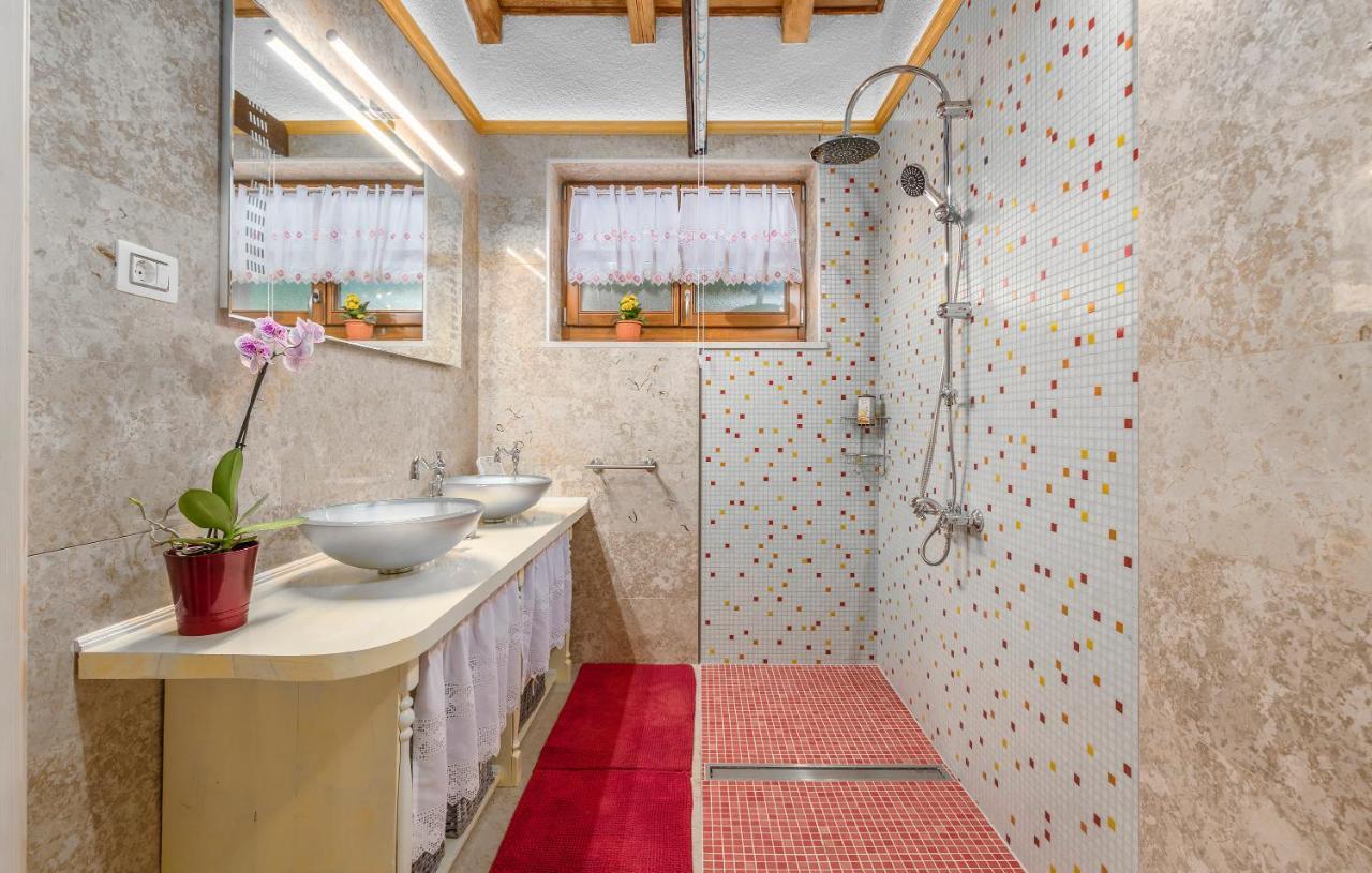 Family Villa Lipica with private pool&jacuzzi Pazin Esterno foto