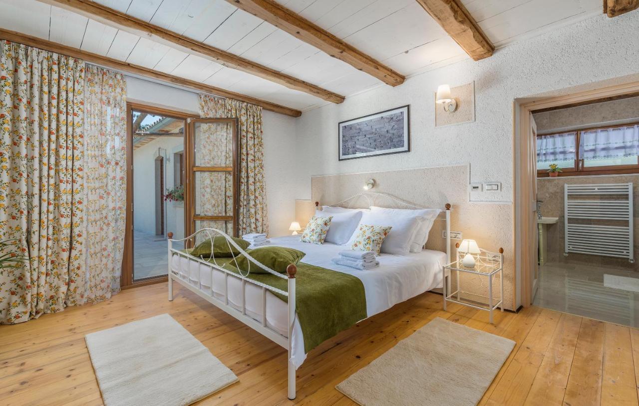 Family Villa Lipica with private pool&jacuzzi Pazin Esterno foto