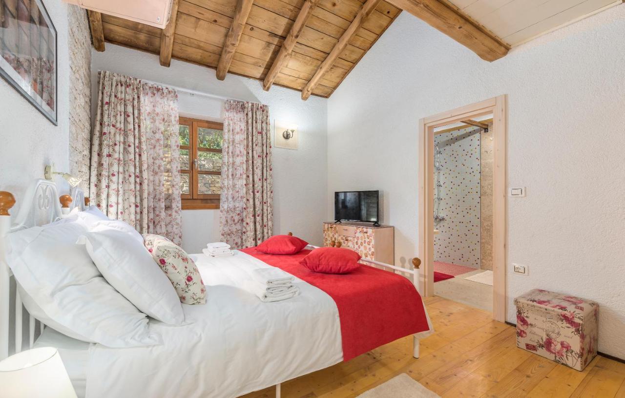 Family Villa Lipica with private pool&jacuzzi Pazin Esterno foto